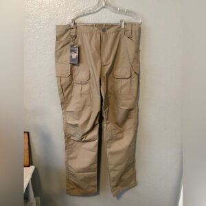 Men's Tactical Series Cargo Pants. NWT